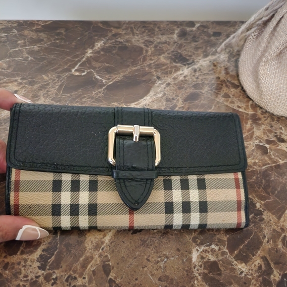 EUC Burberrys Nova Check Wallet - Picture 7 of 12